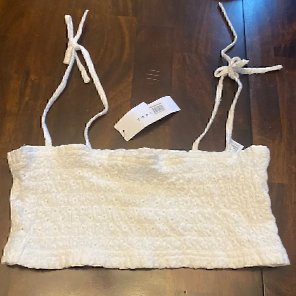 NWT Topshop White Eyelet Smocked Crop Top with Tie Straps - Picture 2 of 5